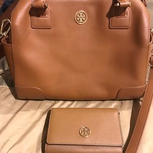 Authentic Tory burch wallet and bag